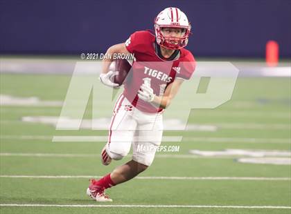 Thumbnail 2 in Glen Rose vs. Pleasant Grove (UIL 4A Area Playoff) photogallery.