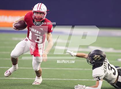 Thumbnail 2 in Glen Rose vs. Pleasant Grove (UIL 4A Area Playoff) photogallery.