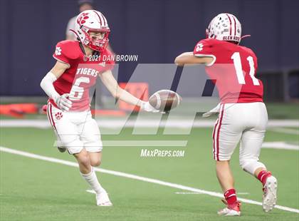 Thumbnail 2 in Glen Rose vs. Pleasant Grove (UIL 4A Area Playoff) photogallery.