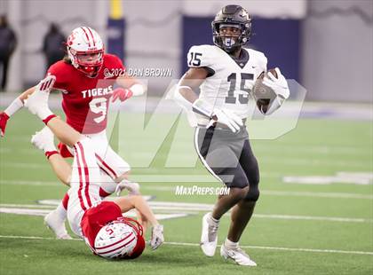Thumbnail 1 in Glen Rose vs. Pleasant Grove (UIL 4A Area Playoff) photogallery.