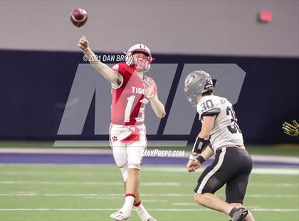 Thumbnail 3 in Glen Rose vs. Pleasant Grove (UIL 4A Area Playoff) photogallery.