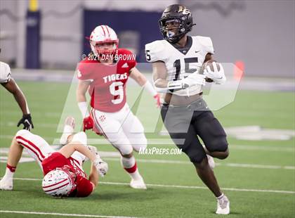 Thumbnail 3 in Glen Rose vs. Pleasant Grove (UIL 4A Area Playoff) photogallery.