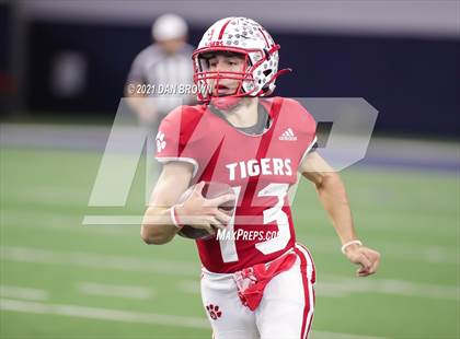 Thumbnail 3 in Glen Rose vs. Pleasant Grove (UIL 4A Area Playoff) photogallery.