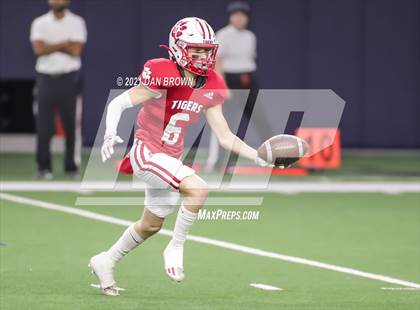 Thumbnail 1 in Glen Rose vs. Pleasant Grove (UIL 4A Area Playoff) photogallery.