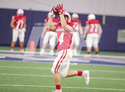 Thumbnail 3 in Glen Rose vs. Pleasant Grove (UIL 4A Area Playoff) photogallery.