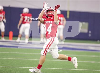Thumbnail 2 in Glen Rose vs. Pleasant Grove (UIL 4A Area Playoff) photogallery.