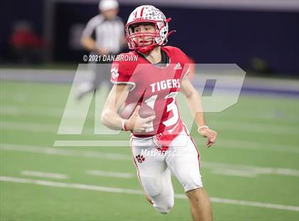 Thumbnail 3 in Glen Rose vs. Pleasant Grove (UIL 4A Area Playoff) photogallery.