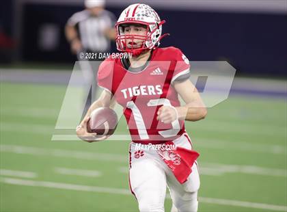 Thumbnail 3 in Glen Rose vs. Pleasant Grove (UIL 4A Area Playoff) photogallery.