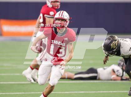 Thumbnail 3 in Glen Rose vs. Pleasant Grove (UIL 4A Area Playoff) photogallery.
