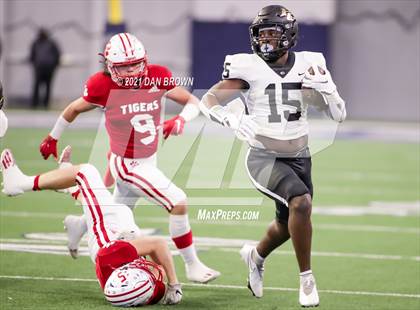 Thumbnail 2 in Glen Rose vs. Pleasant Grove (UIL 4A Area Playoff) photogallery.