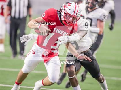 Thumbnail 1 in Glen Rose vs. Pleasant Grove (UIL 4A Area Playoff) photogallery.