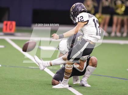 Thumbnail 1 in Glen Rose vs. Pleasant Grove (UIL 4A Area Playoff) photogallery.