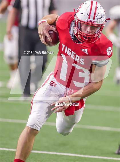 Thumbnail 2 in Glen Rose vs. Pleasant Grove (UIL 4A Area Playoff) photogallery.