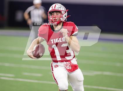 Thumbnail 2 in Glen Rose vs. Pleasant Grove (UIL 4A Area Playoff) photogallery.