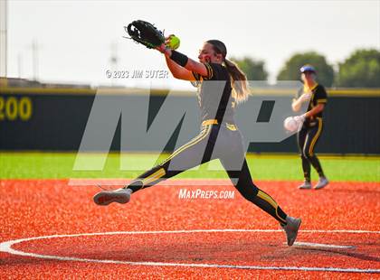 Thumbnail 1 in Burnet vs Liberty (UIL 4A Reg III Semifinal) photogallery.