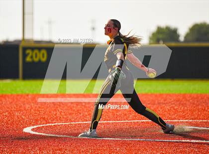 Thumbnail 2 in Burnet vs Liberty (UIL 4A Reg III Semifinal) photogallery.
