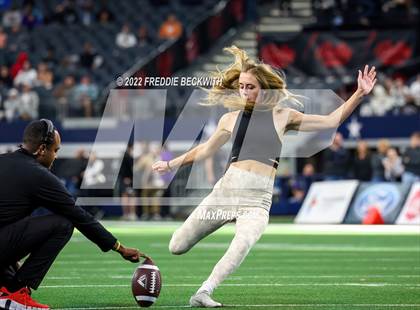 Thumbnail 2 in Vandegrift vs. DeSoto (UIL 6A D2 Final) photogallery.