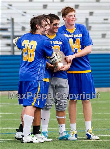 Thumbnail 3 in West Islip vs Syosset (NYSPHSAA Class A Regional Final) photogallery.