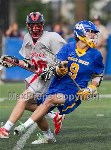Thumbnail 2 in West Islip vs Syosset (NYSPHSAA Class A Regional Final) photogallery.