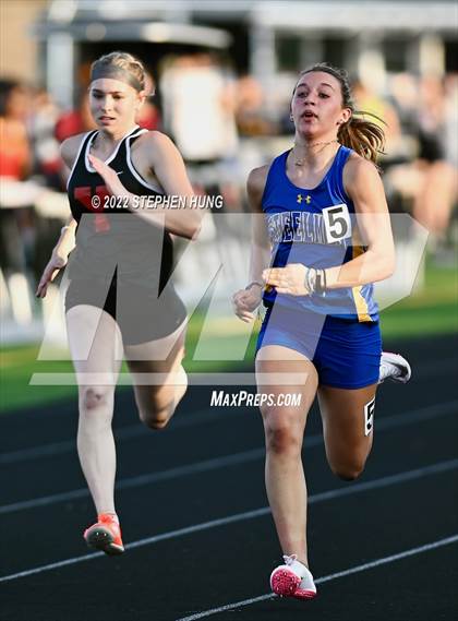 Thumbnail 1 in IHSA Girls Track & Field Sectional Meet photogallery.