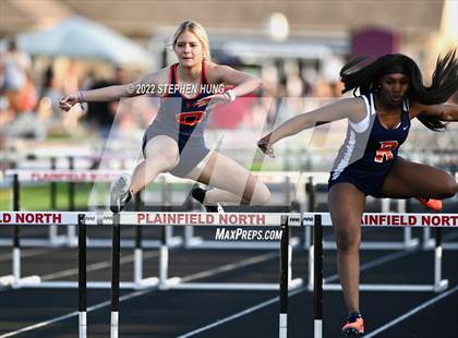 Thumbnail 1 in IHSA Girls Track & Field Sectional Meet photogallery.