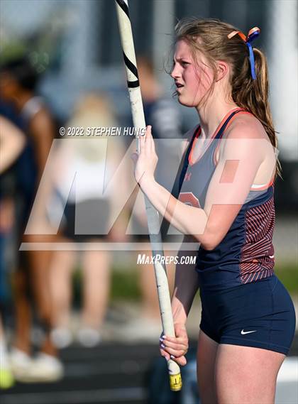 Thumbnail 1 in IHSA Girls Track & Field Sectional Meet photogallery.