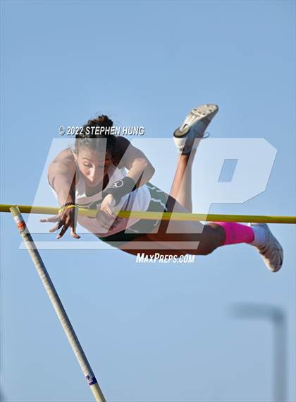 Thumbnail 3 in IHSA Girls Track & Field Sectional Meet photogallery.