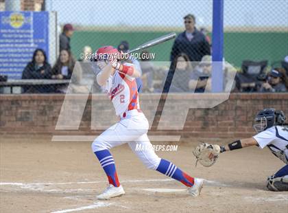 Thumbnail 2 in Holy Cross vs Edinburg photogallery.