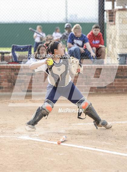 Thumbnail 3 in Holy Cross vs Edinburg photogallery.