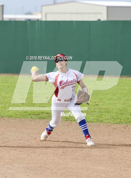 Thumbnail 2 in Holy Cross vs Edinburg photogallery.