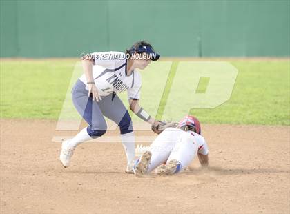 Thumbnail 2 in Holy Cross vs Edinburg photogallery.