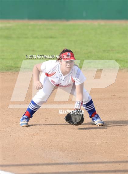 Thumbnail 2 in Holy Cross vs Edinburg photogallery.
