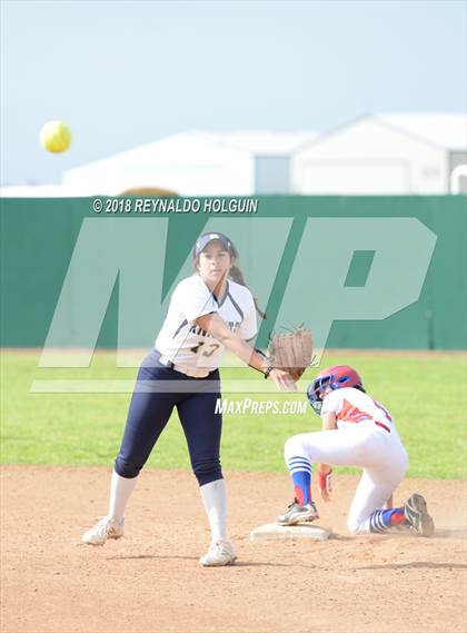 Thumbnail 2 in Holy Cross vs Edinburg photogallery.