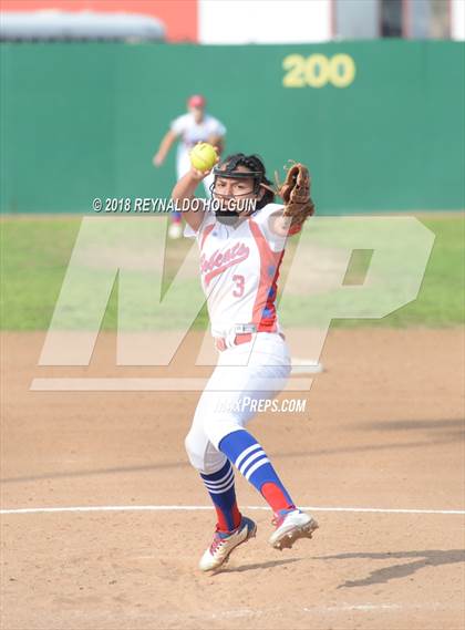 Thumbnail 3 in Holy Cross vs Edinburg photogallery.