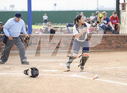 Thumbnail 2 in Holy Cross vs Edinburg photogallery.