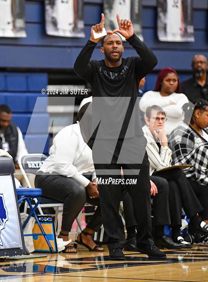 Thumbnail 1 in Hardin-Jefferson vs La Vega (UIL 4A Reg III Semifinal) photogallery.