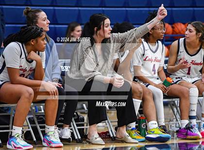 Thumbnail 2 in Hardin-Jefferson vs La Vega (UIL 4A Reg III Semifinal) photogallery.