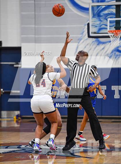 Thumbnail 3 in Hardin-Jefferson vs La Vega (UIL 4A Reg III Semifinal) photogallery.