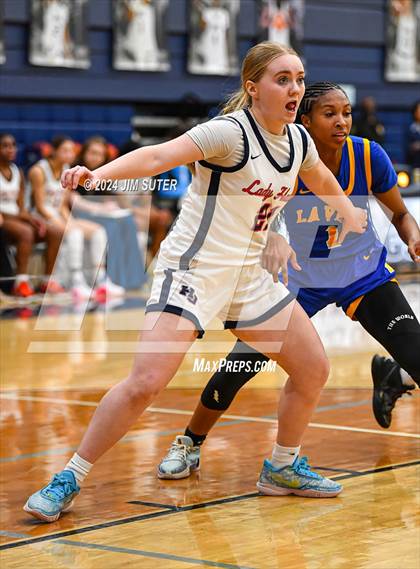 Thumbnail 1 in Hardin-Jefferson vs La Vega (UIL 4A Reg III Semifinal) photogallery.
