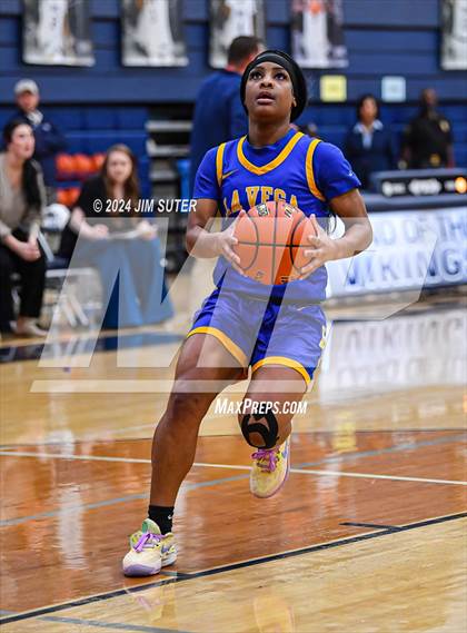 Thumbnail 2 in Hardin-Jefferson vs La Vega (UIL 4A Reg III Semifinal) photogallery.