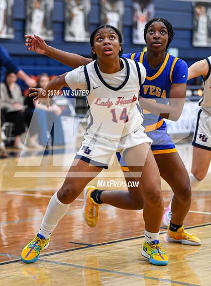Thumbnail 1 in Hardin-Jefferson vs La Vega (UIL 4A Reg III Semifinal) photogallery.