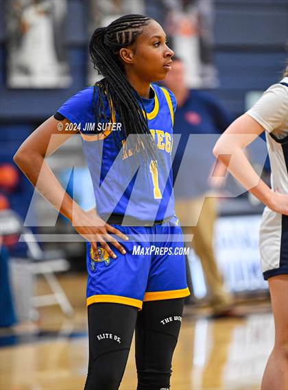 Thumbnail 1 in Hardin-Jefferson vs La Vega (UIL 4A Reg III Semifinal) photogallery.