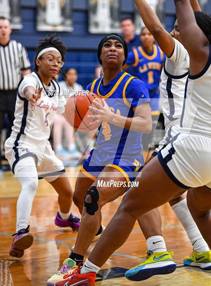 Thumbnail 2 in Hardin-Jefferson vs La Vega (UIL 4A Reg III Semifinal) photogallery.