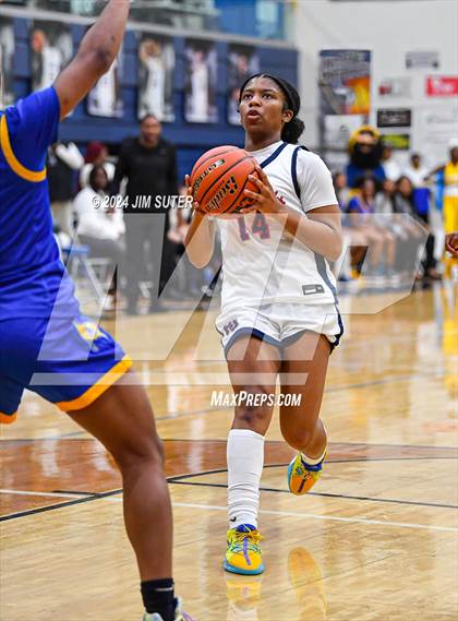 Thumbnail 2 in Hardin-Jefferson vs La Vega (UIL 4A Reg III Semifinal) photogallery.