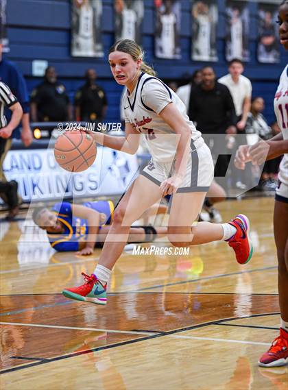 Thumbnail 2 in Hardin-Jefferson vs La Vega (UIL 4A Reg III Semifinal) photogallery.