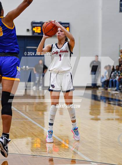 Thumbnail 1 in Hardin-Jefferson vs La Vega (UIL 4A Reg III Semifinal) photogallery.