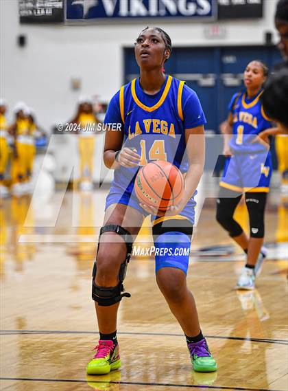 Thumbnail 3 in Hardin-Jefferson vs La Vega (UIL 4A Reg III Semifinal) photogallery.