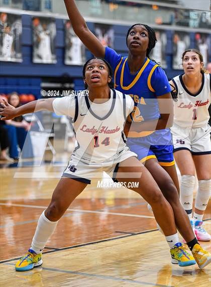 Thumbnail 2 in Hardin-Jefferson vs La Vega (UIL 4A Reg III Semifinal) photogallery.