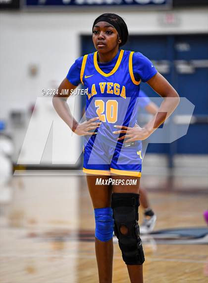 Thumbnail 2 in Hardin-Jefferson vs La Vega (UIL 4A Reg III Semifinal) photogallery.