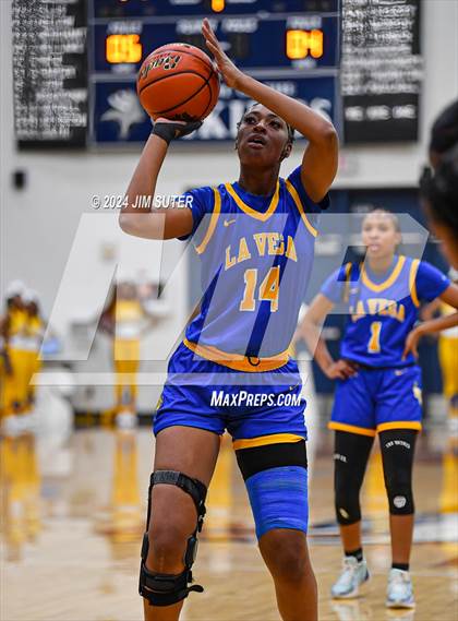 Thumbnail 1 in Hardin-Jefferson vs La Vega (UIL 4A Reg III Semifinal) photogallery.